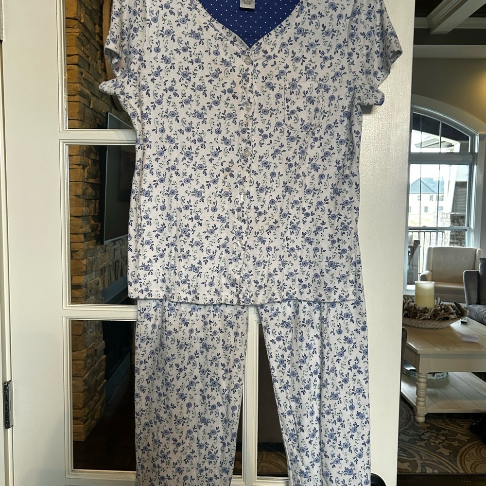 Karen Neuburger Encore two piece pajamas, Size Medium, color: white/blue - Picture 7 of 7